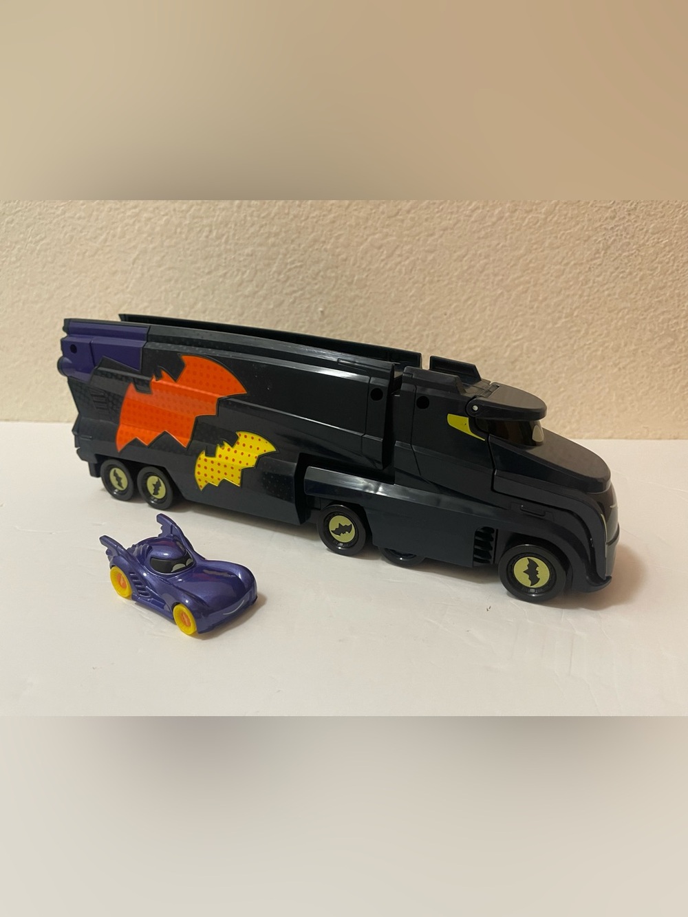 Batwheels Bat Big Rig and Bam the Batmobile Set